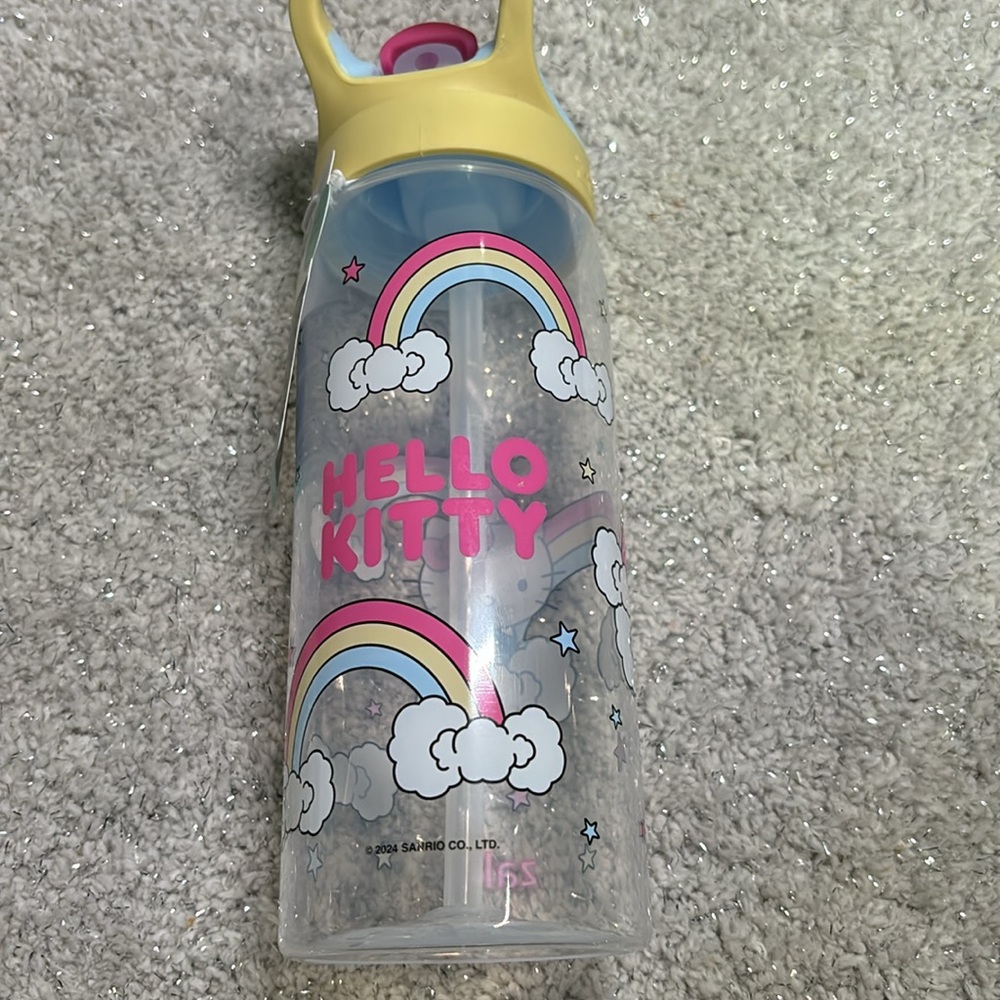 Hello Kitty, leak proof, sip cup!  Dishwasher safe! - Picture 5 of 8